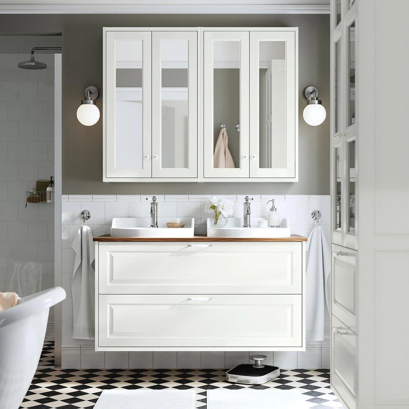 IKEA TÄNNFORSEN / RUTSJÖN Badmöbelkombi mit Schubladen und Keramikwaschbecken