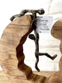 MF Skulptur Teamwork starke Freunde Bronze Mango Holz Bild 1