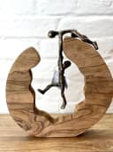 MF Skulptur Teamwork starke Freunde Bronze Mango Holz Bild 3