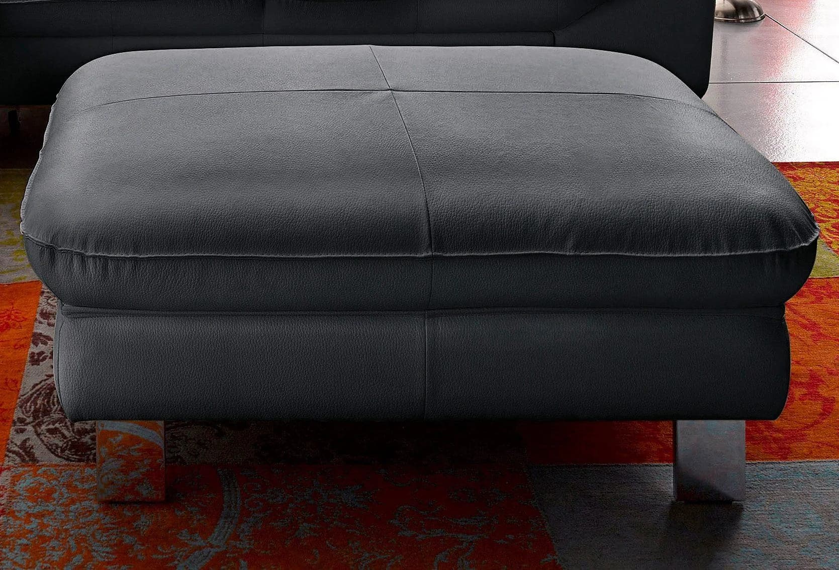 COTTA Hocker Driver Schwarz mit Metallfüßen