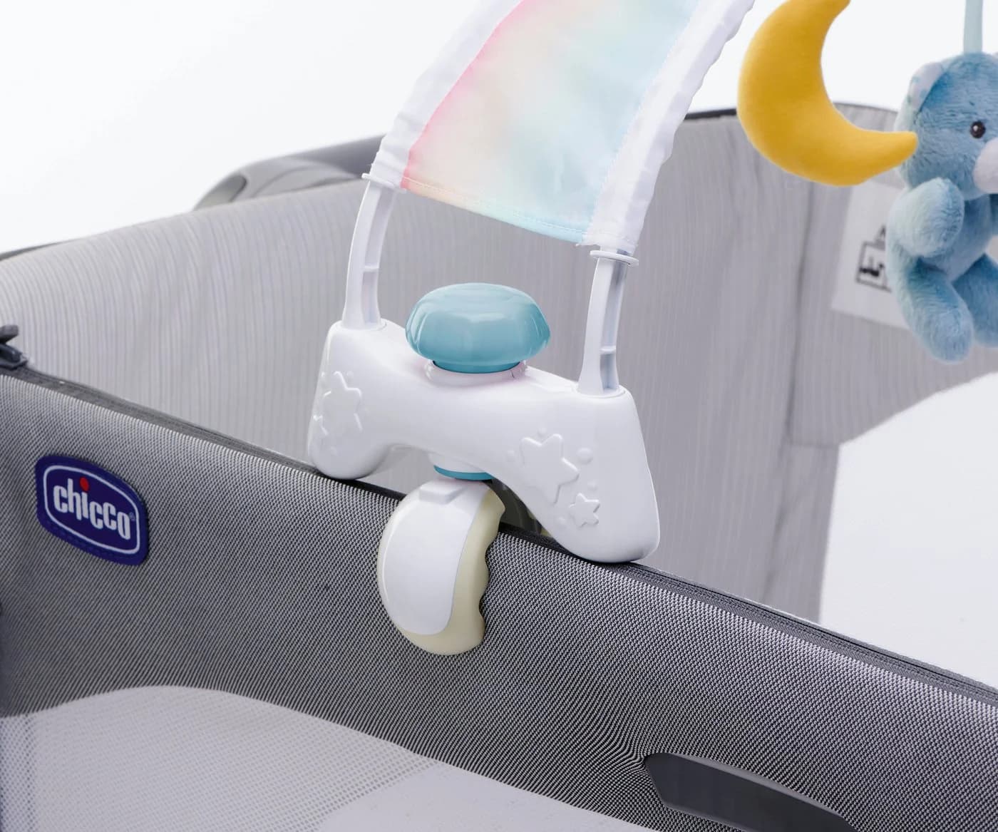 CHICCO Regenbogen-Spielbogen 2-in-1 für Kinderbett Blau mit Licht und Melodien - Bild 4