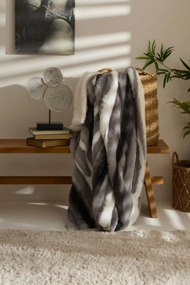 Karaca Rabbit Graue Sherpa Tagesdecke 130x150