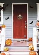 COFI Wanddeko Halloween Geist aus Holz mit Happy Halloween Schriftzug Bild 3