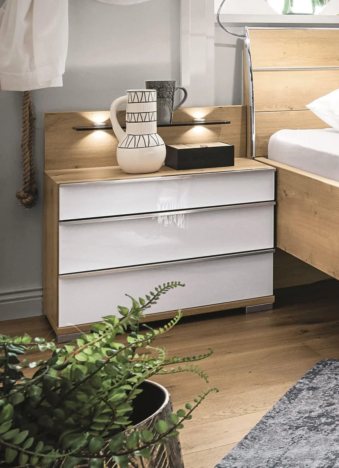 Rolf Weber Nachtkommode WOLFHAGEN Eiche Bianco Glas Chrom