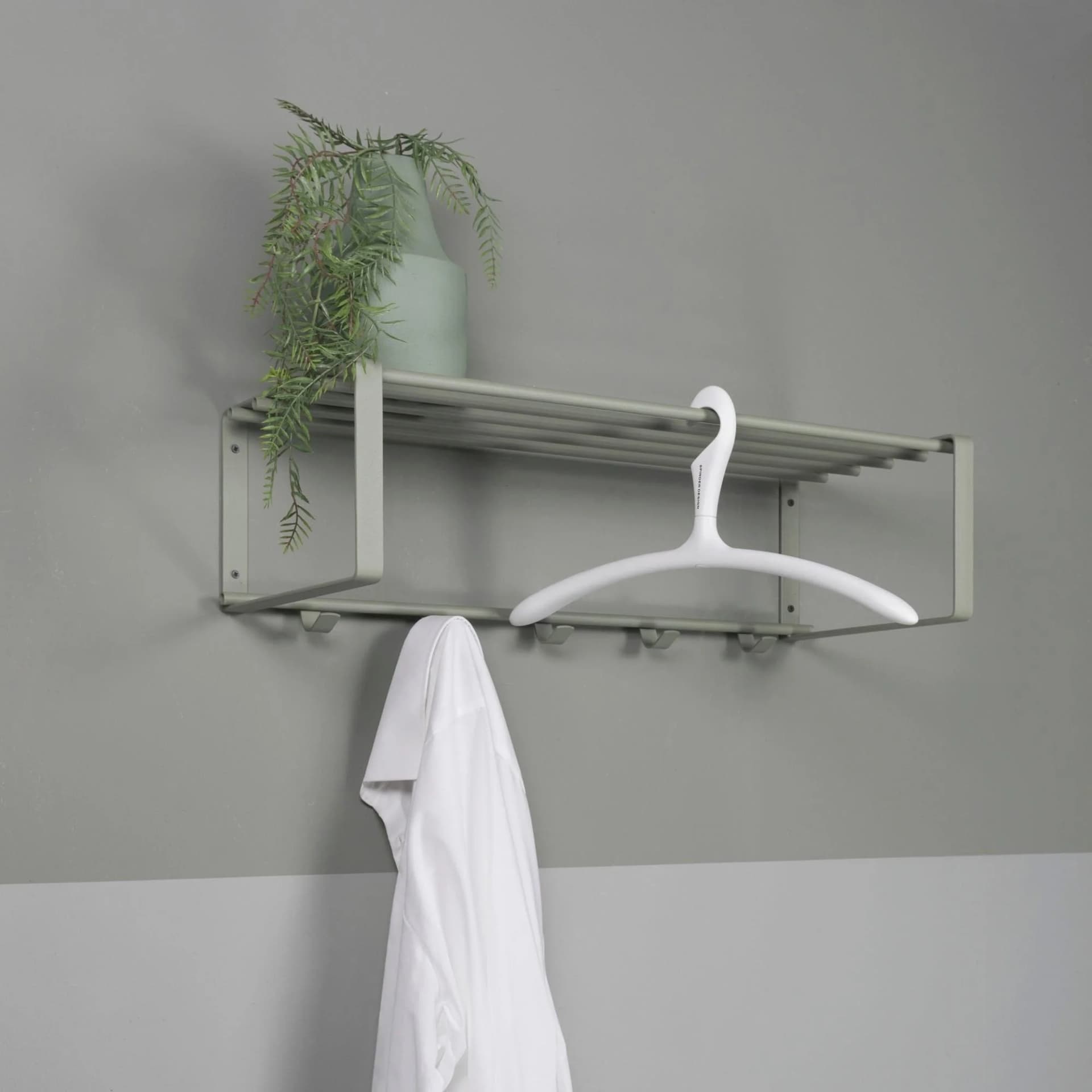 SPINDER DESIGN REX Wandgarderobe Grün mit Hutablage