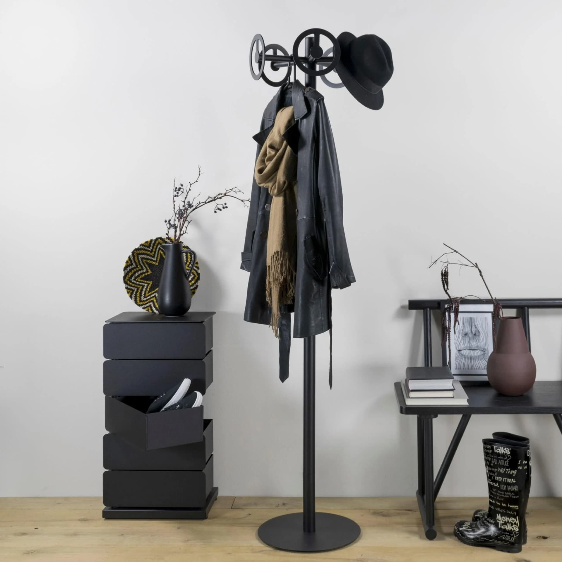 SPINDER DESIGN Garderobenständer Circle Schwarz Metall