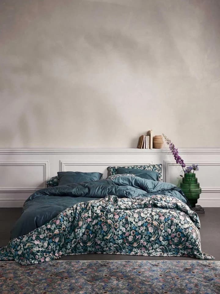 Essenza Tagesdecke Aleste Samt Blumenprint Beige Rosa Blau