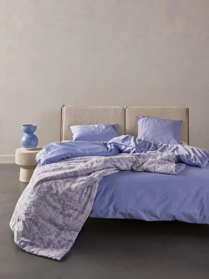 Essenza Tagesdecke Maribel Matelassé Blumenmuster Blau