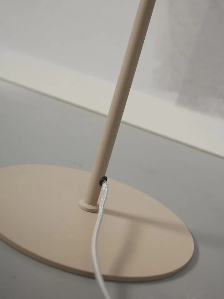 IT'S ABOUT ROMI Stehlampe LISBON Grau mit spitzem Schirm - Bild 4