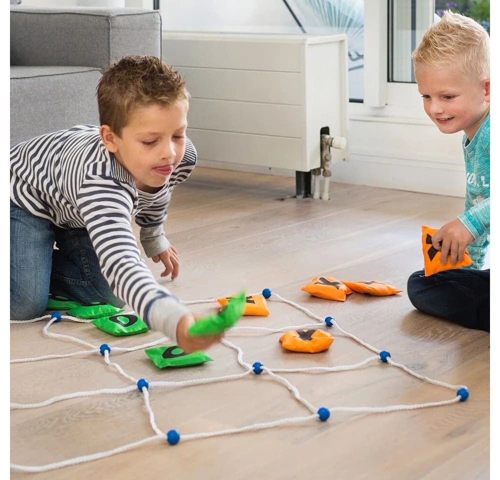 BS Toys Geschicklichkeitsspiel Tic Tac Toe mit Sandbeuteln