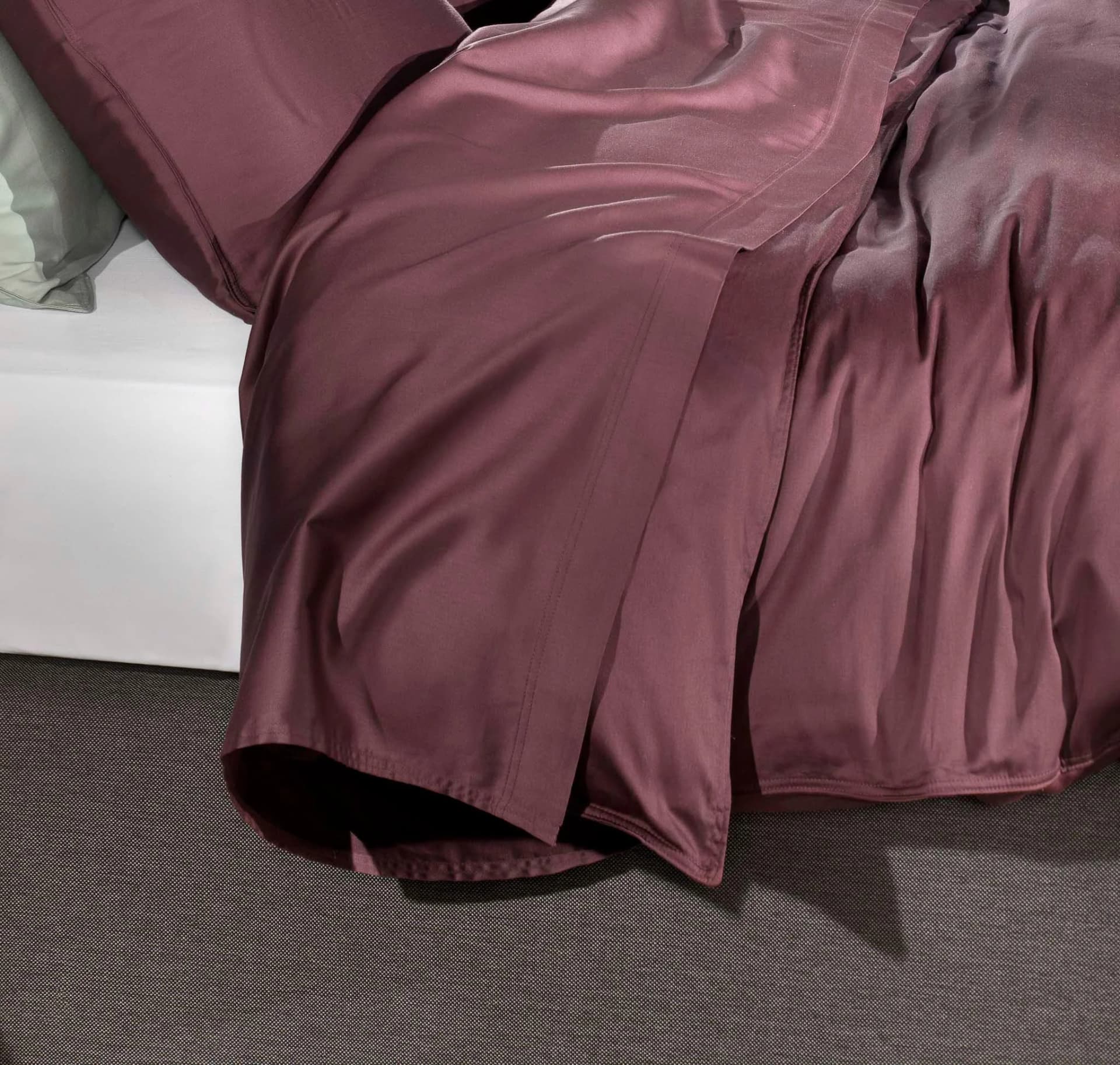 Bettlaken aus Baumwolle und Mako-Satin in lila und mauve