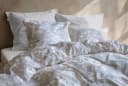 ZO HOME Baumwolle Bettwäsche 135x200 Blumenweiß Grau Bild 5