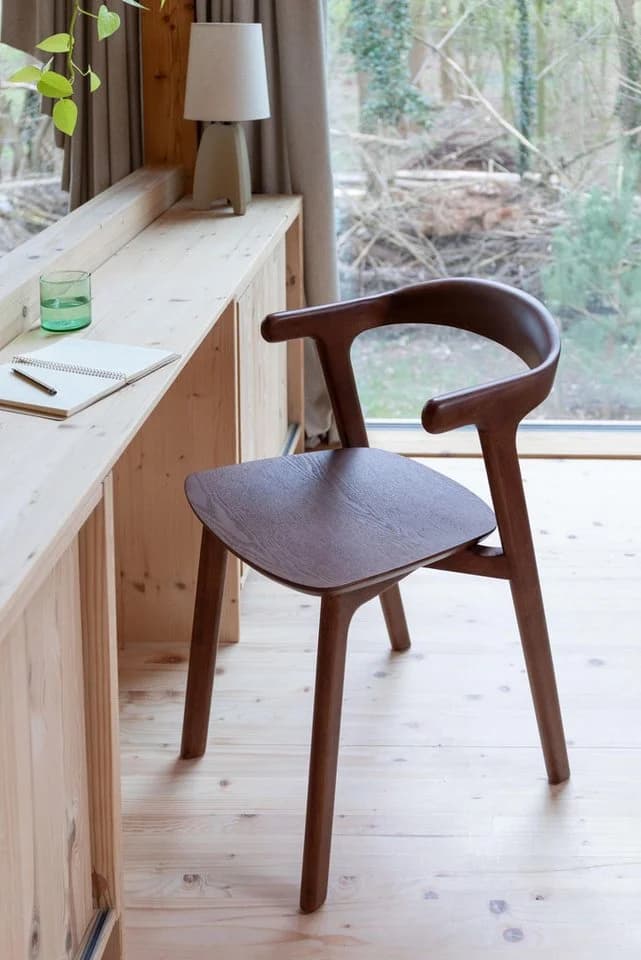Zuiver Northwood Stuhl Nussbaum Japanischer Minimalismus