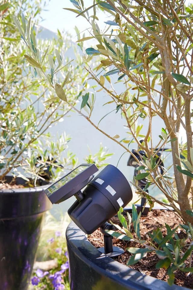 Luxform Montana Gartenstrahler Schwarz Solar Hybrid LED