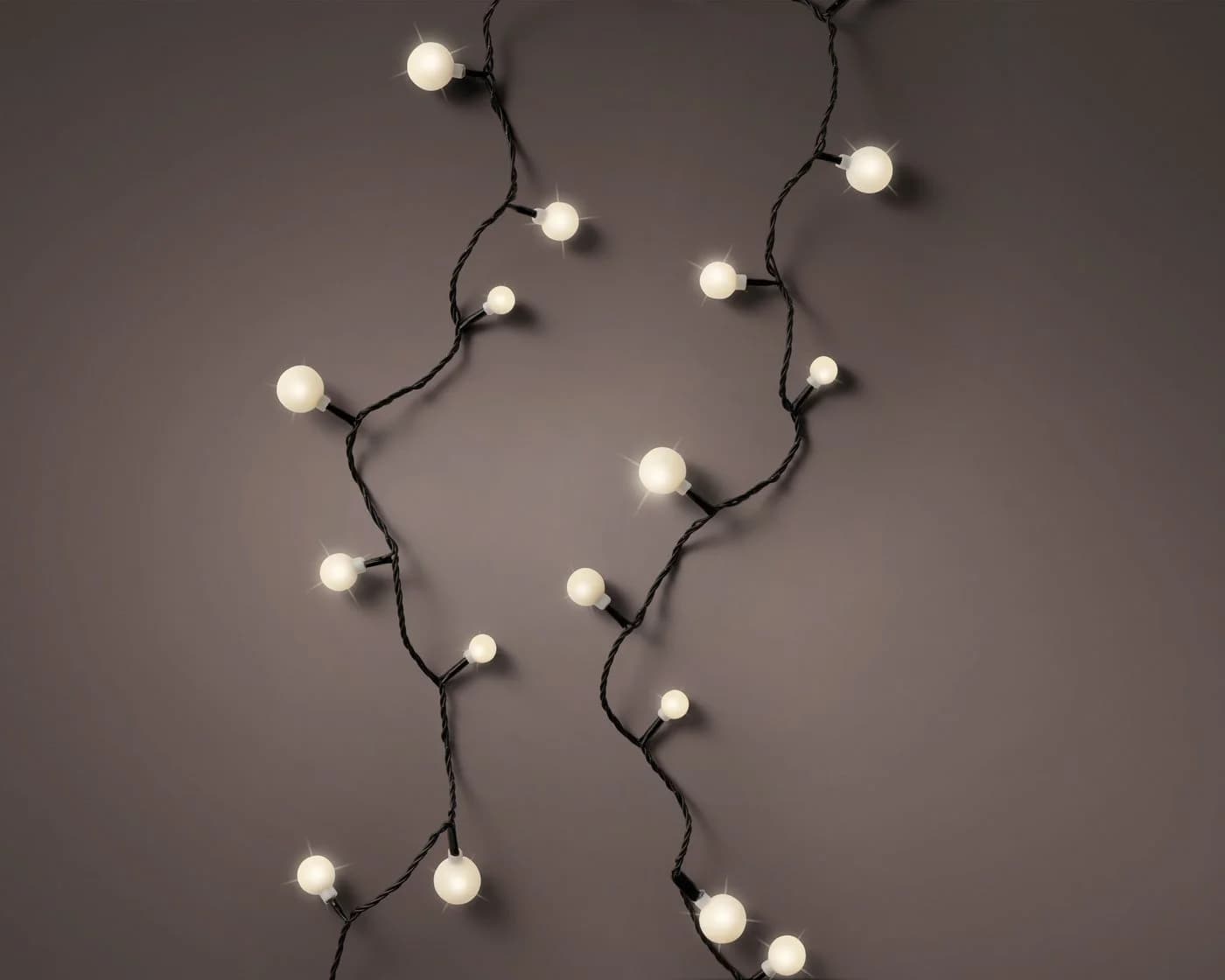 Lumineo LED-Lichterkette Cherry 4,5m 60 LEDs Warmweiß Schwarz Batterie - Bild 4