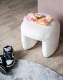 LEVEN Lifestyle Sitzhocker Nawasahi Bouclé Stoff Beige oder Taupe Bild 1