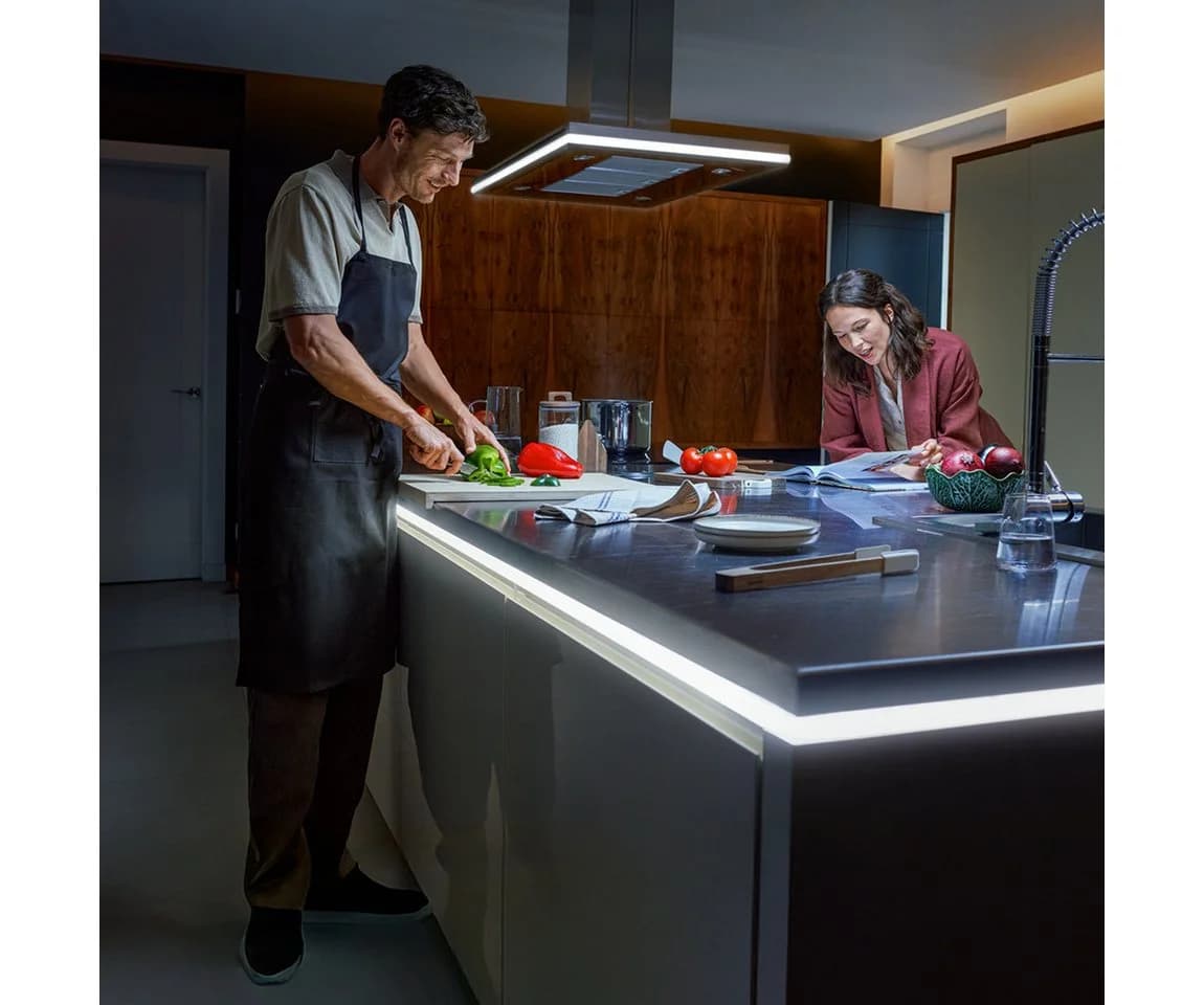 Philips Hue LED Stripe OmniGlow Gradient Premium Lightstrip mit Diffusor - Bild 5