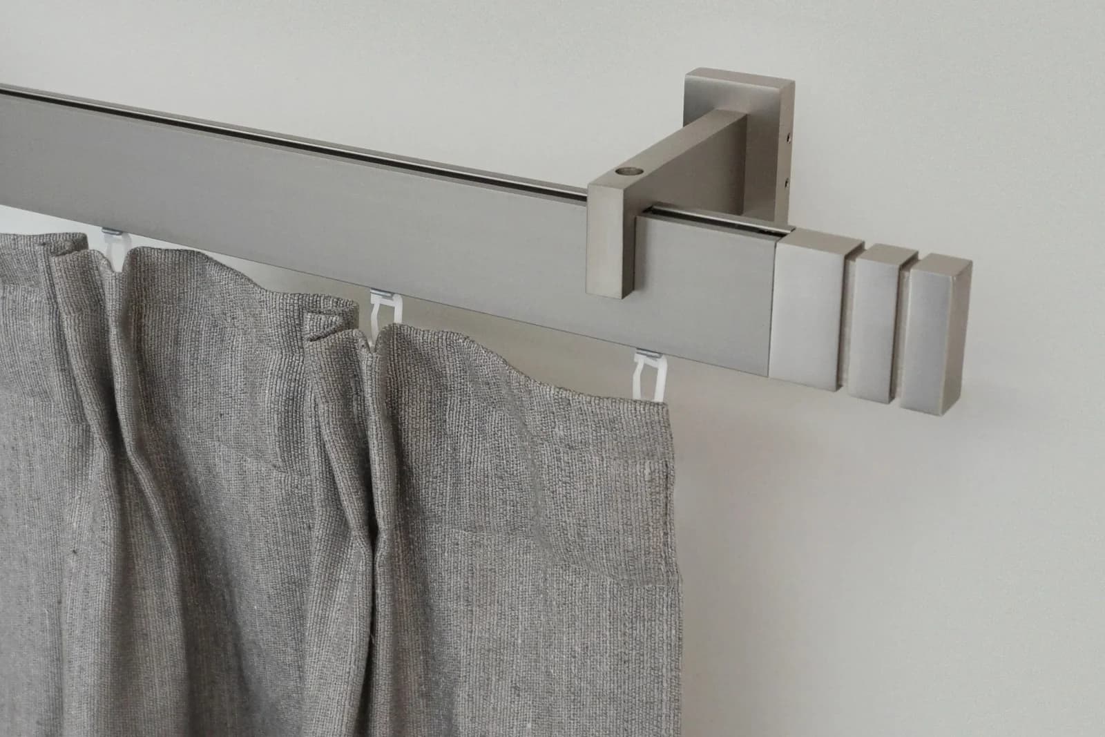 Garesa Gardinenstange FLAT Aluminium Silber 450cm Wandmontage