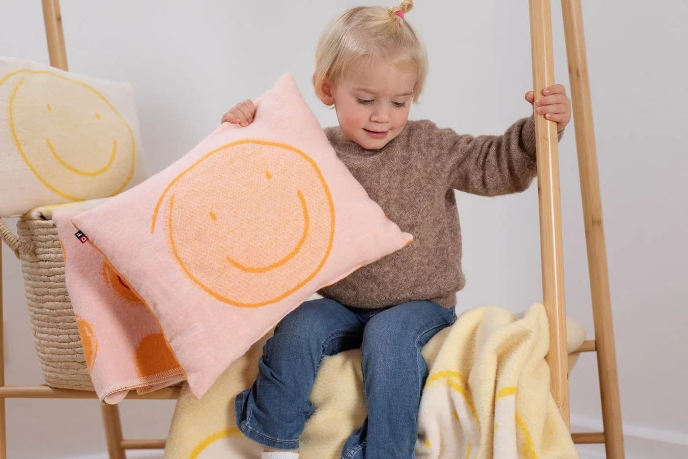 David Fussenegger Dekokissen gefüllt Juwel 'Happy Faces' Orange - Bild 3