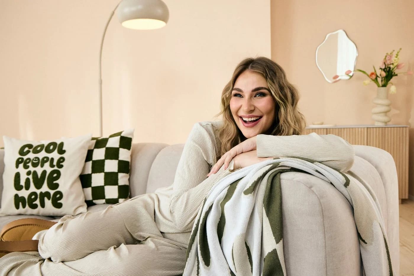 homsy by Ana Johnson Stehleampe Lightbow - Bogenleuchte Beige Matt