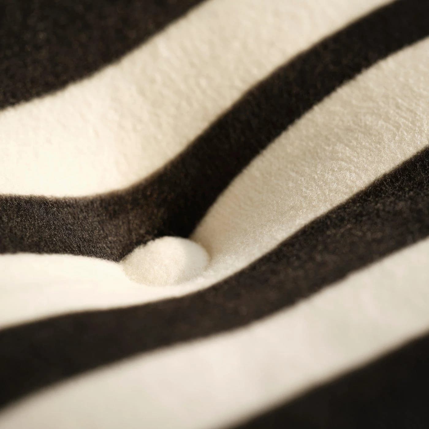 IKEA SANDLÖPARE Hockerbezug Schwarz-Weiß Zebra