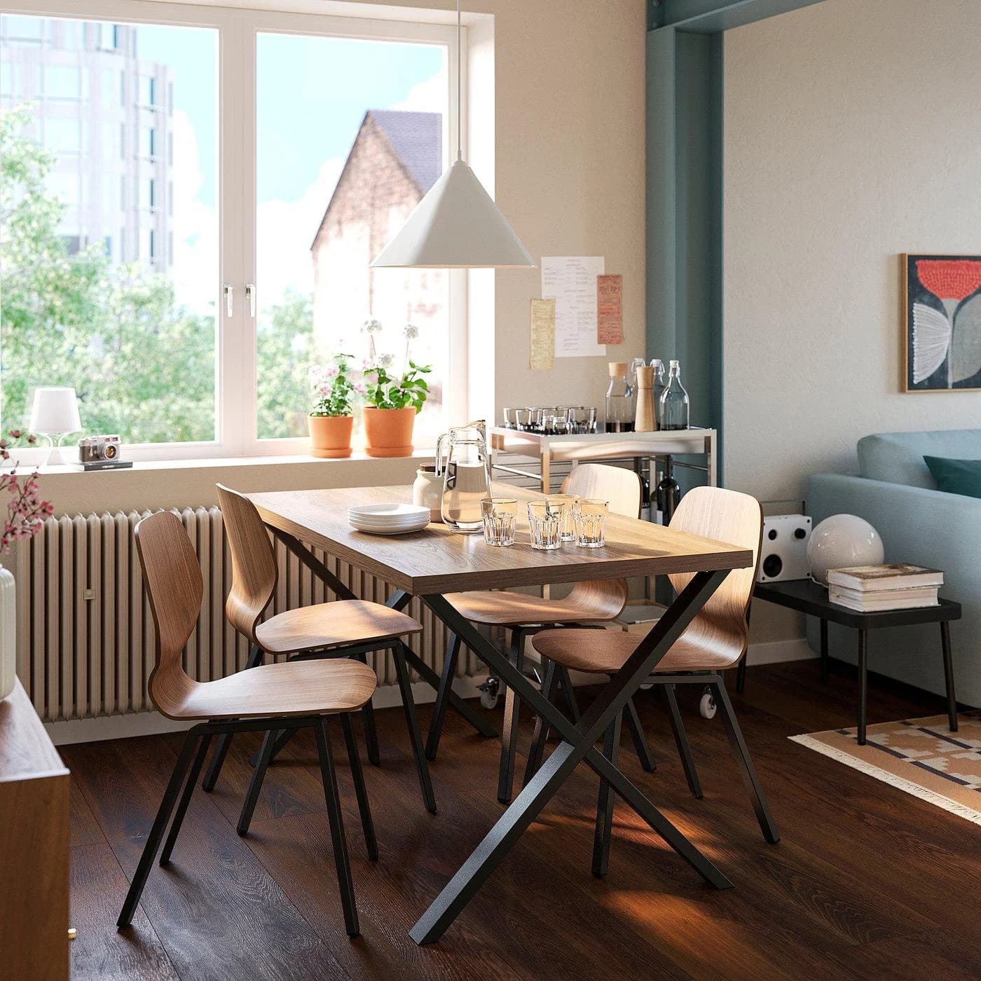 IKEA SKÅLSTA Tisch und 4 Stühle Nussbaumfurnier schwarzgrau