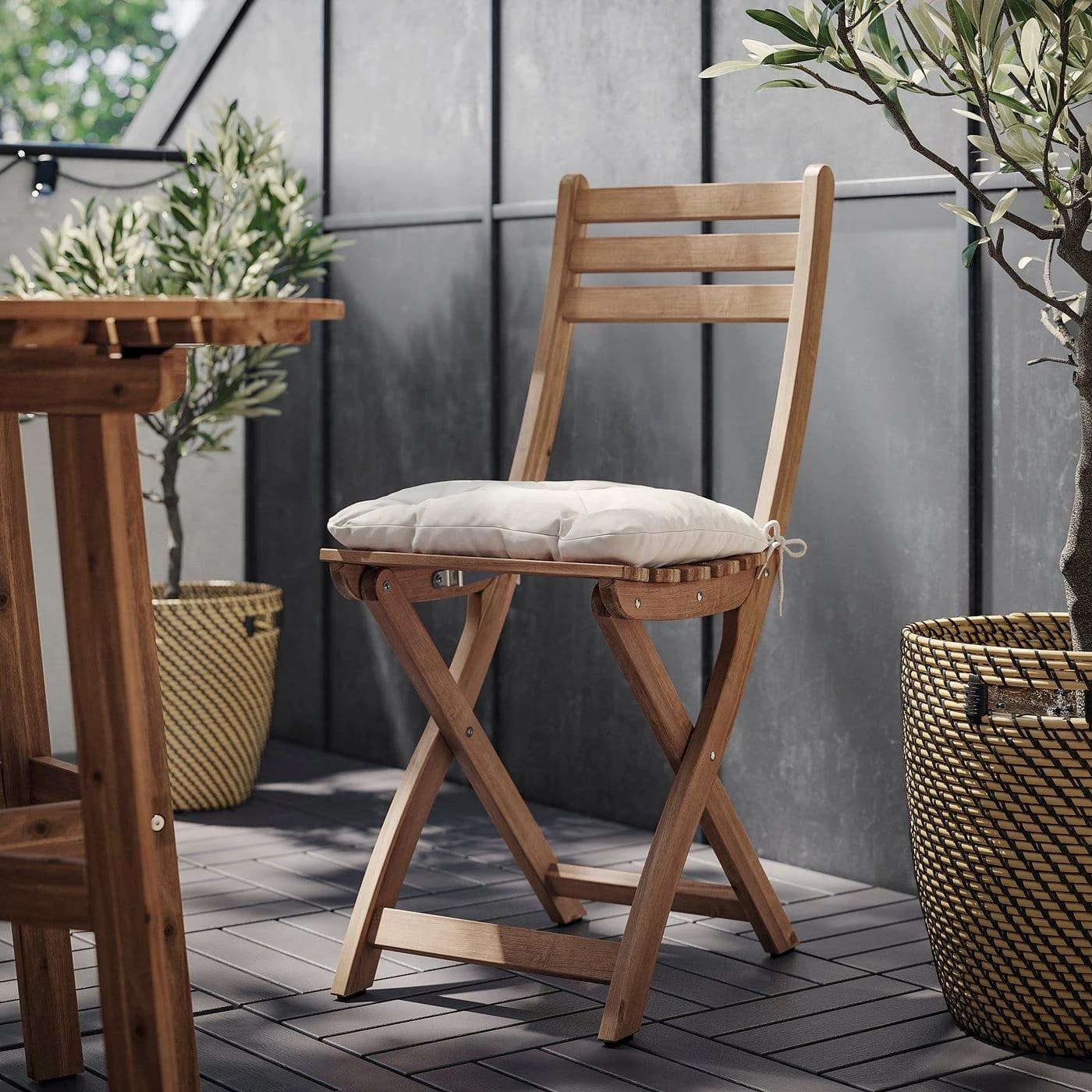 IKEA ASKHOLMEN Faltbarer Gartenstuhl Dunkelbraun mit Kissen