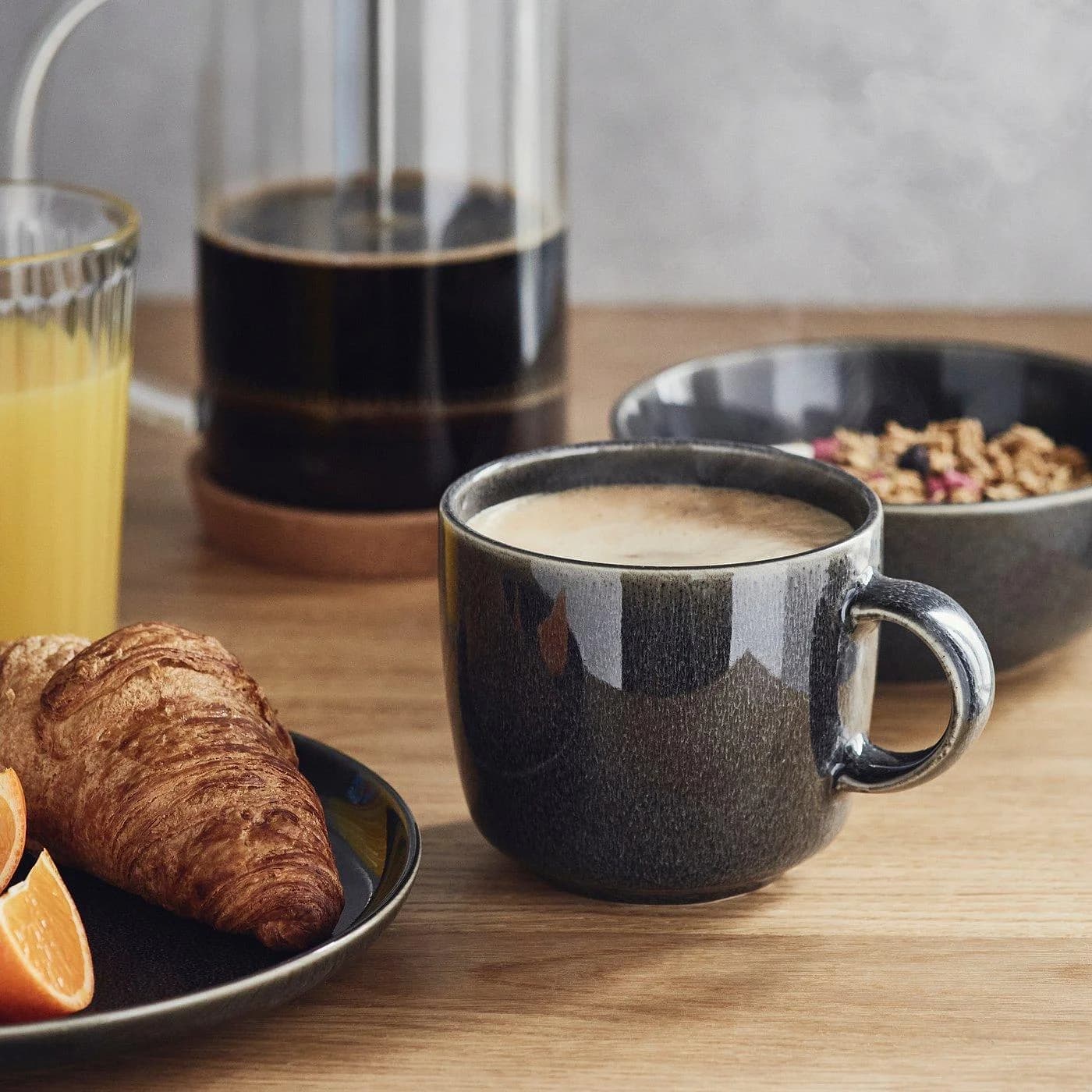 IKEA GLADELIG Becher Dunkelgrau Glasiert
