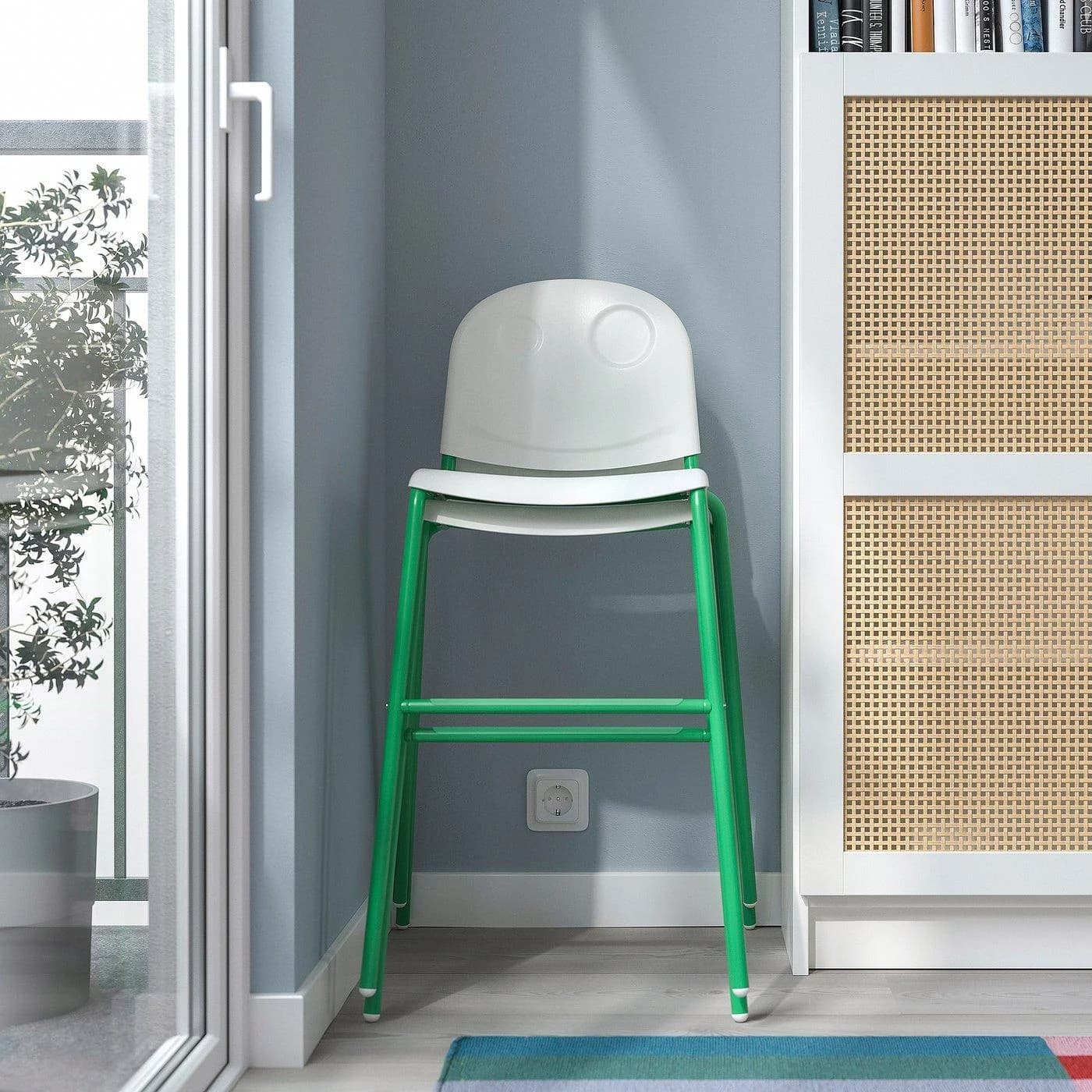 IKEA VILDGÅS Kinderstuhl Weiß Grün Juniorstuhl mit Fußstütze