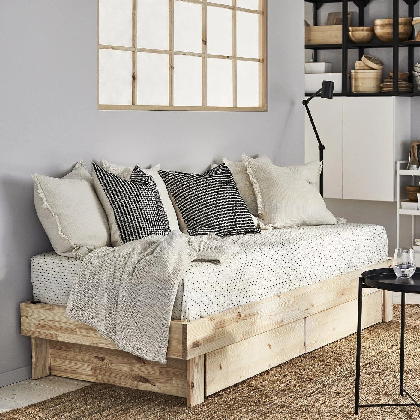 IKEA GLAMBERGET Ausziehbares Bettgestell aus Kiefer mit 2 Matratzen