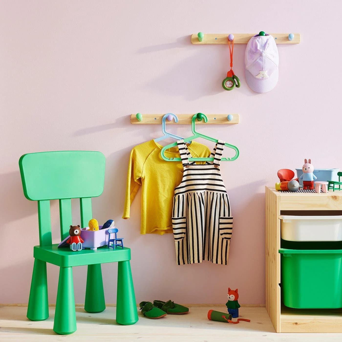IKEA FLISAT Leiste mit 4 bunten Knöpfen