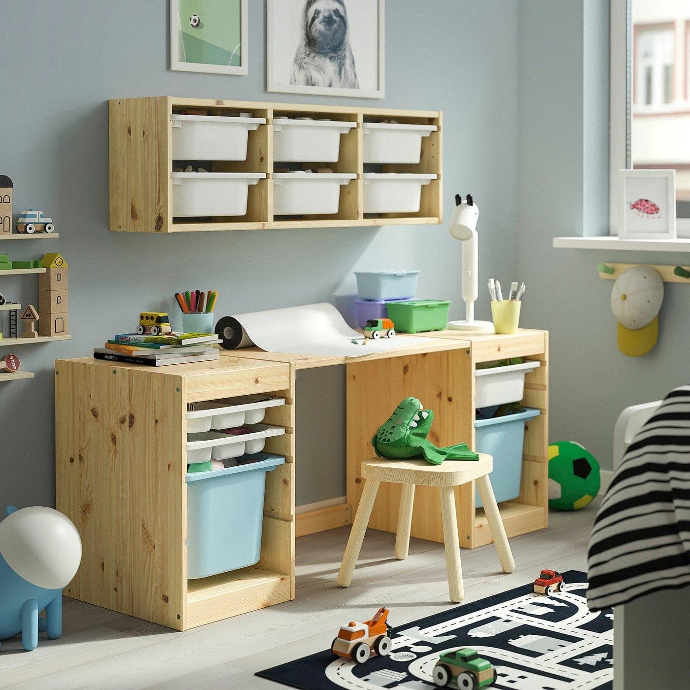 IKEA TROFAST Schreibtisch mit Boxen/Ablagen Kiefernholz Weiß/Hellblau