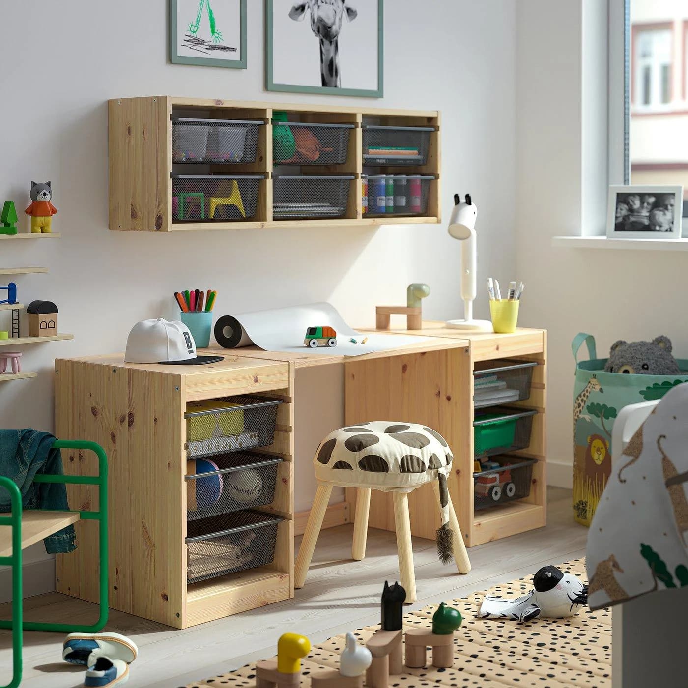 IKEA TROFAST Schreibtisch mit Netzdrahtkörben Kiefer Weiß/Dunkelgrau