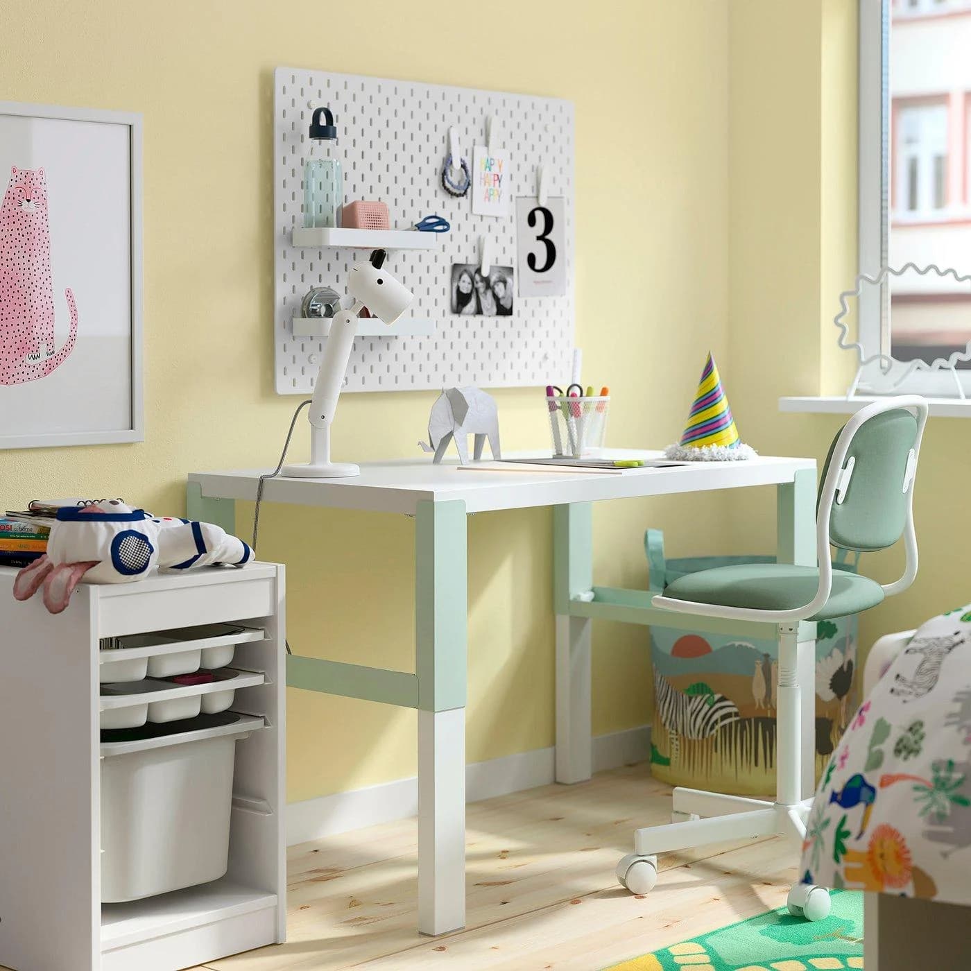 IKEA PÅHL Schreibtisch höhenverstellbar weiß hellgrün