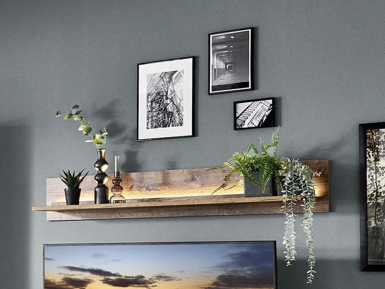 Wandboard HARPER IZARRA Eiche Ribbeck Cognac mit Holzboden & Beleuchtung