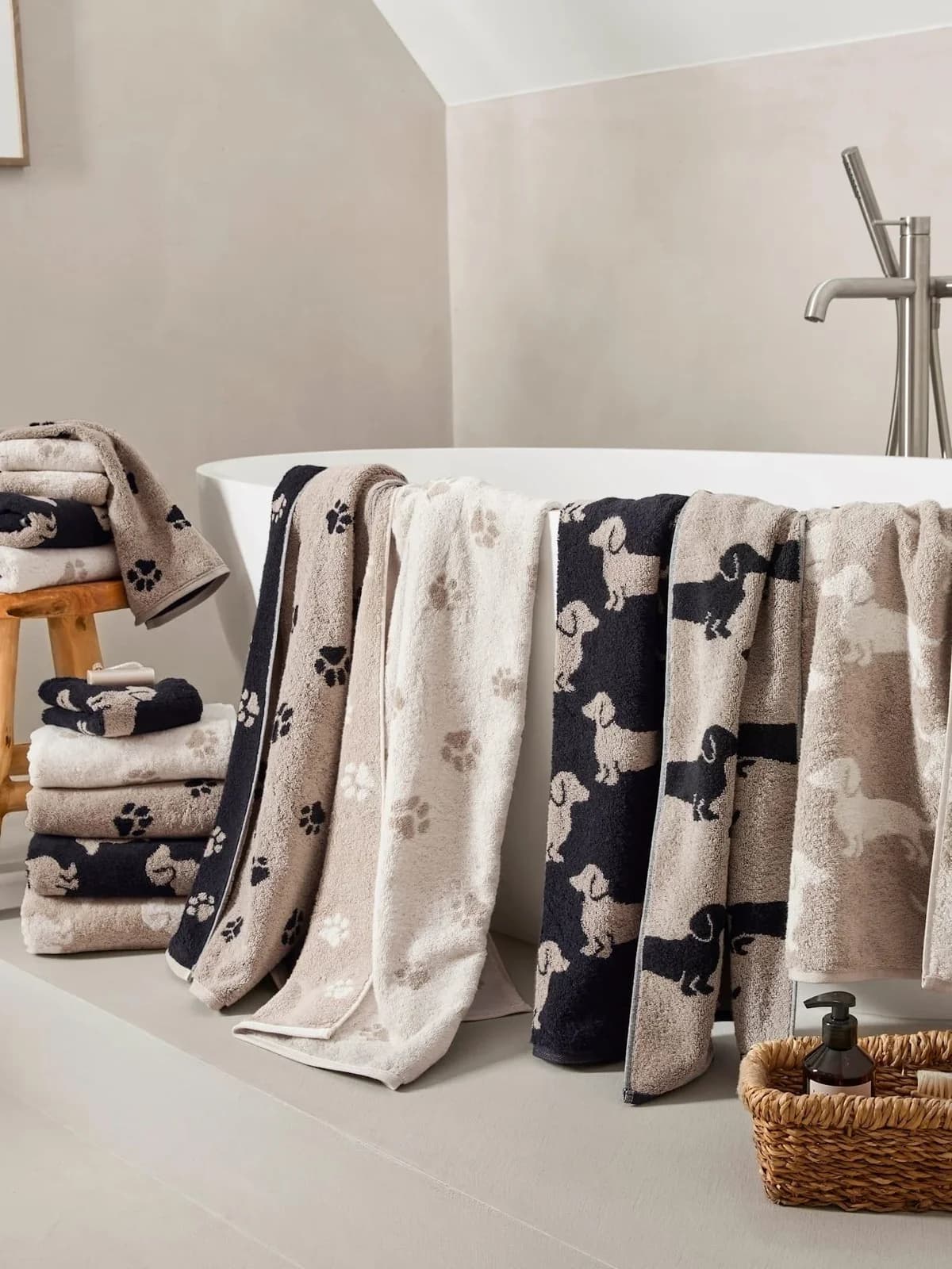 CAWÖ Handtuch Gr. 1 Beige/Schwarz Pfötchen-Motiv 100% Baumwolle