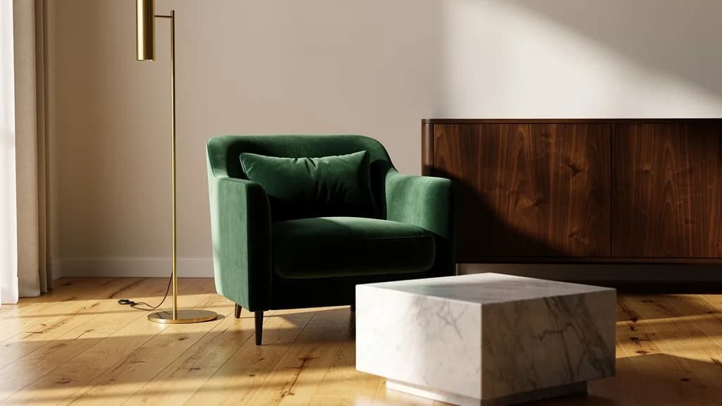 Wohnzimmerecke mit dunkelgrünem Samtsessel, Nussbaum-Sideboard, weißem Marmortisch und goldener Stehleuchte auf geöltem Eichenboden.