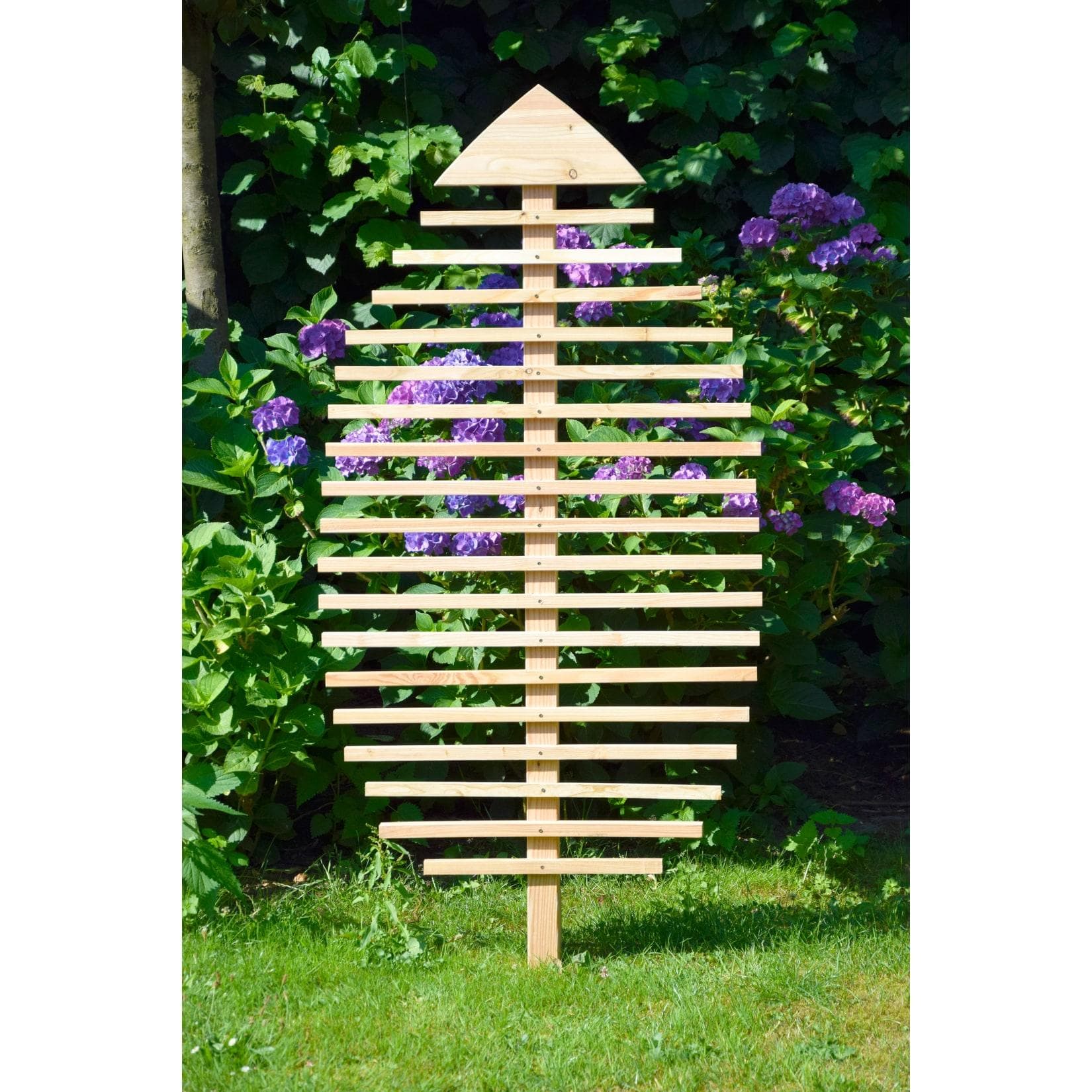 Rankhilfe aus Metall in Grün und Braun