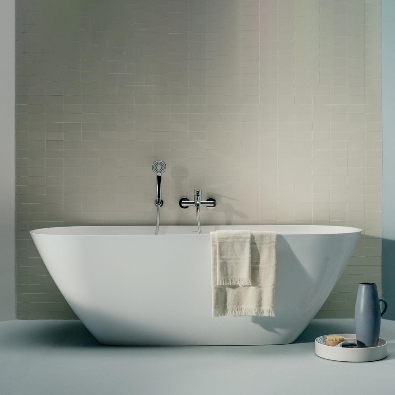 Laufen Lua Freistehende Badewanne 170x75 cm Marbond Weiß