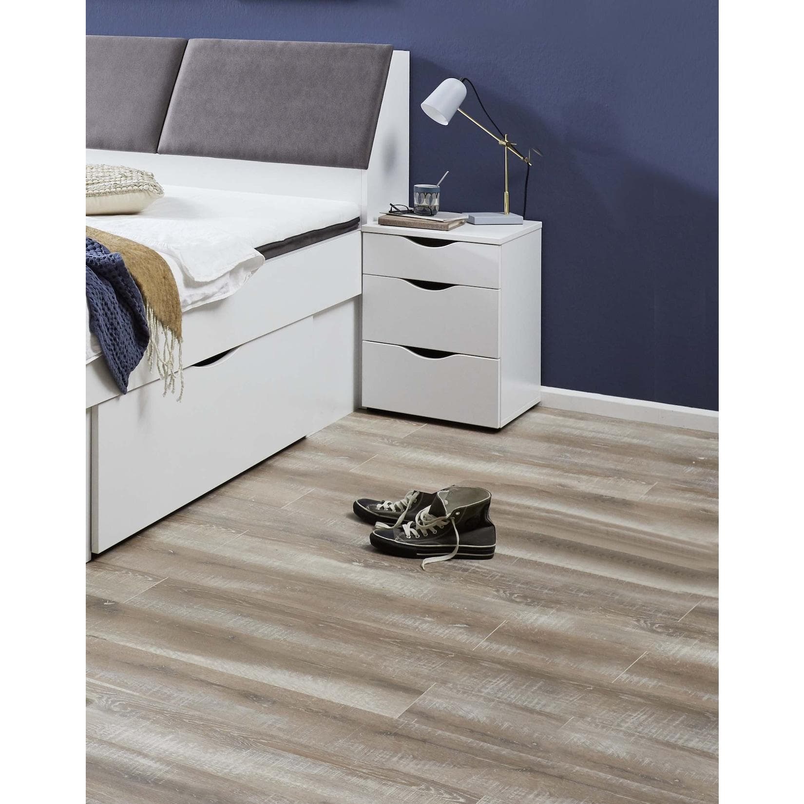 Universeller Nachtschrank mit 3 Schubladen