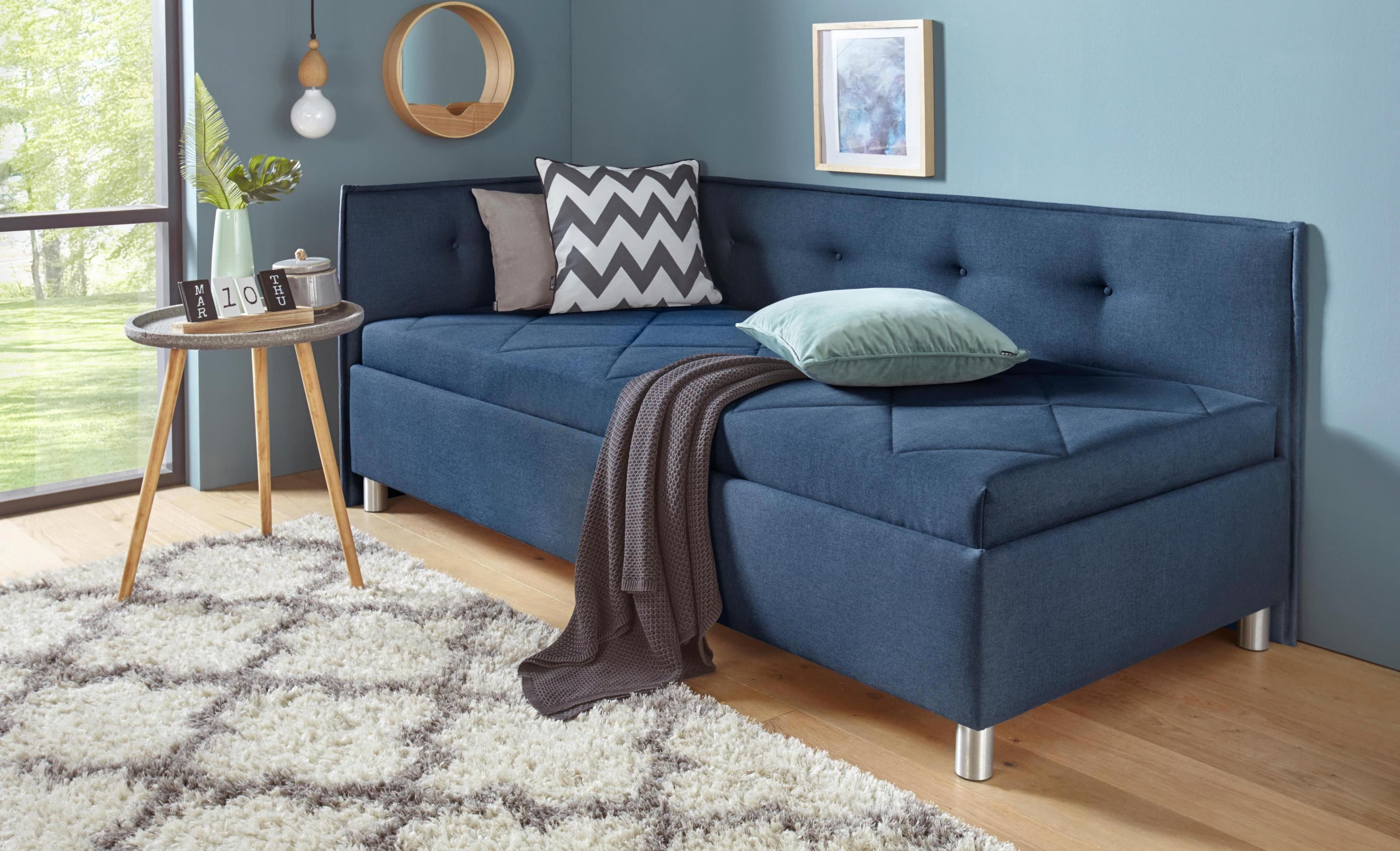 Gemütliche Polsterliege mit Seiten- und Rückenlehne