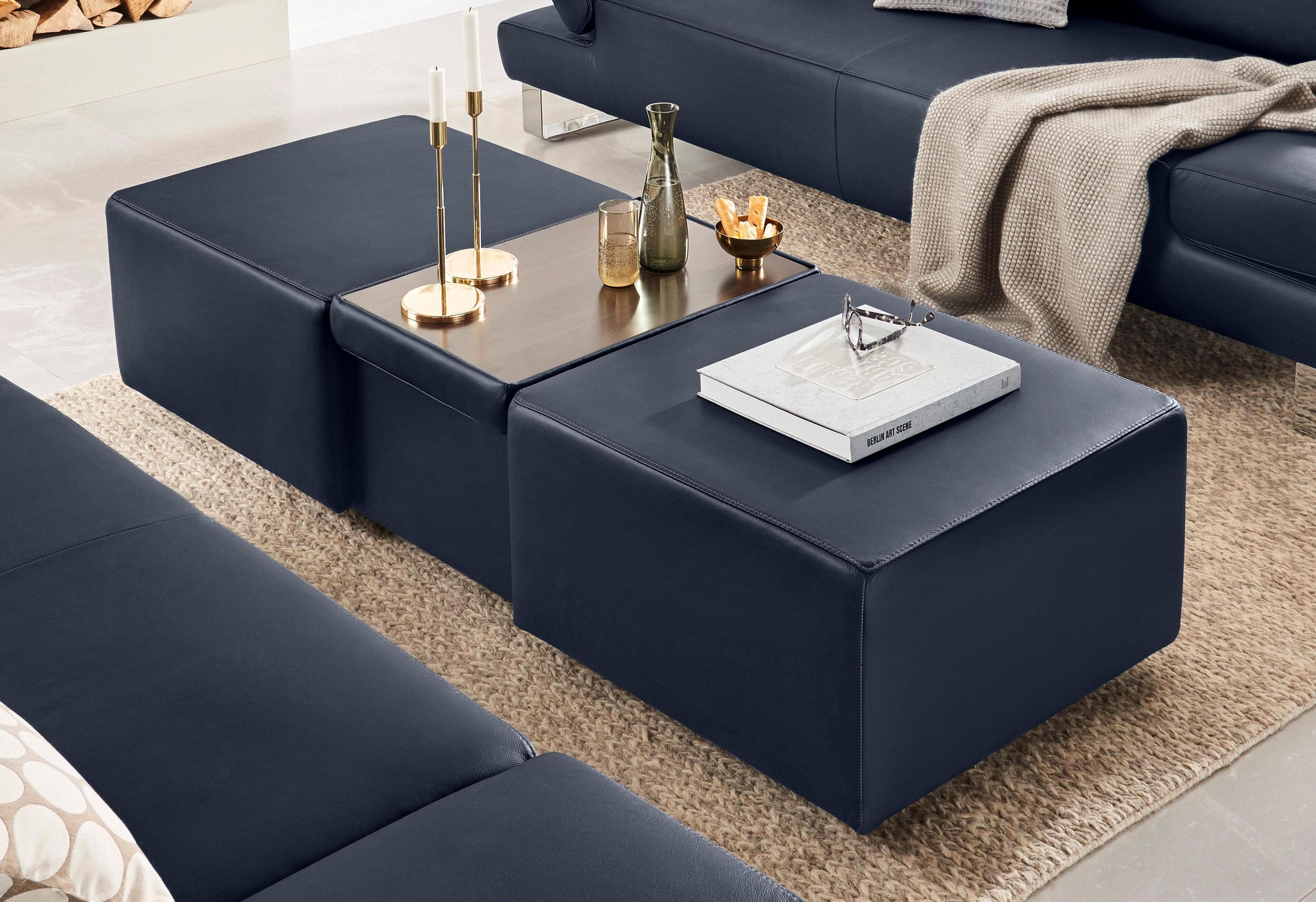 Moderner Hocker in Blau aus Leder