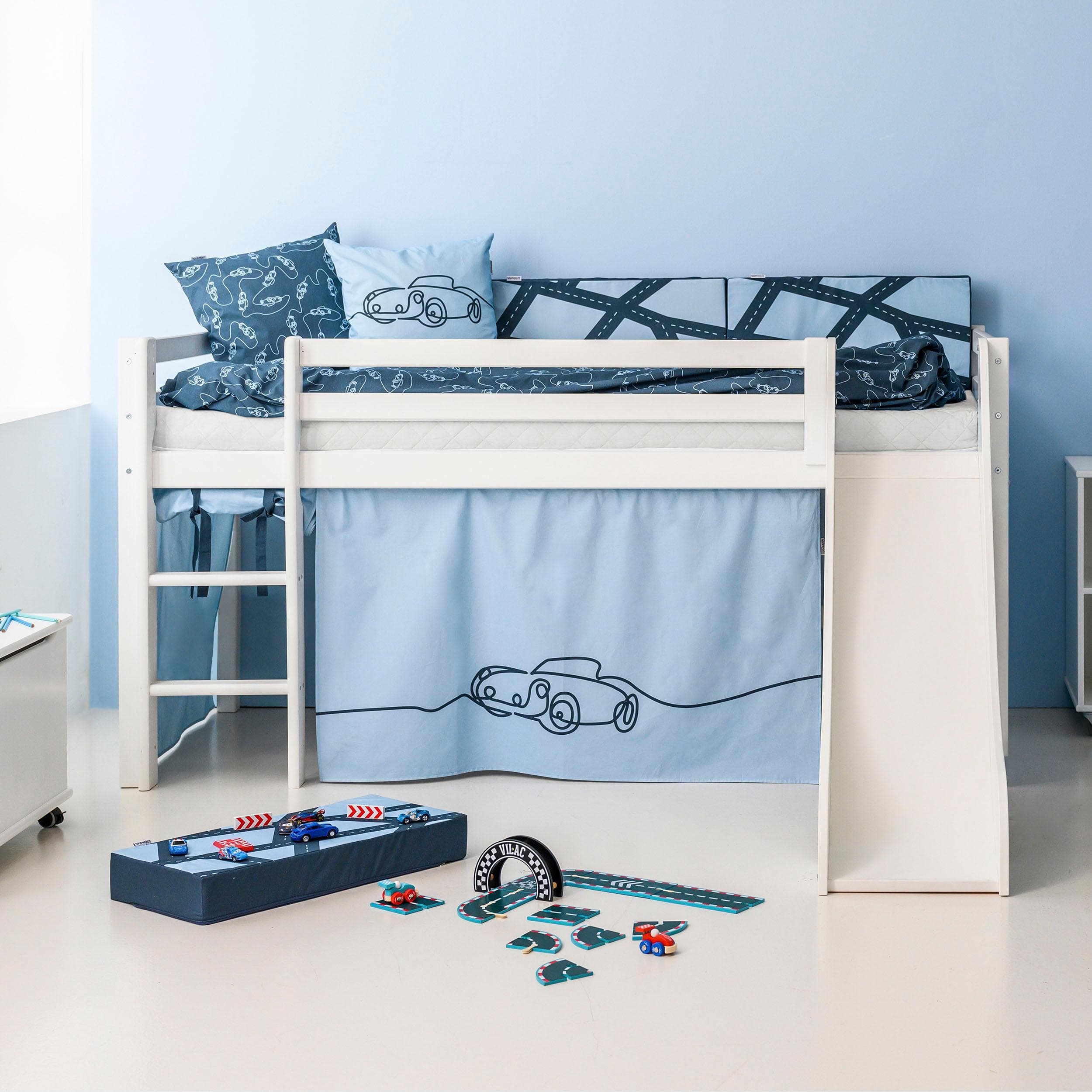 Hoppekids Hochbett «Cars» mit Rutsche & Vorhang Blau