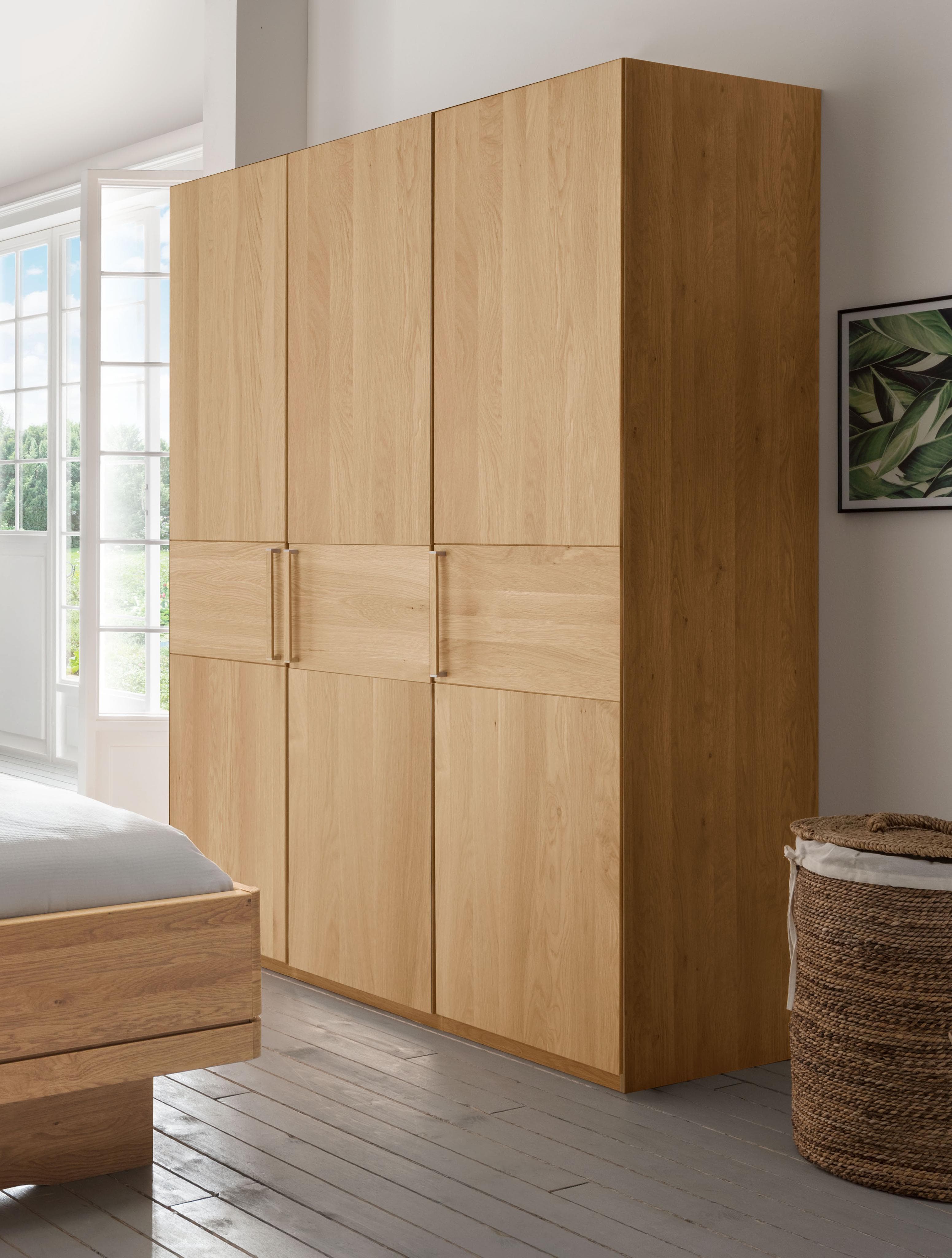 WIEMANN Kiruna Drehtürenschrank aus Eichenholz