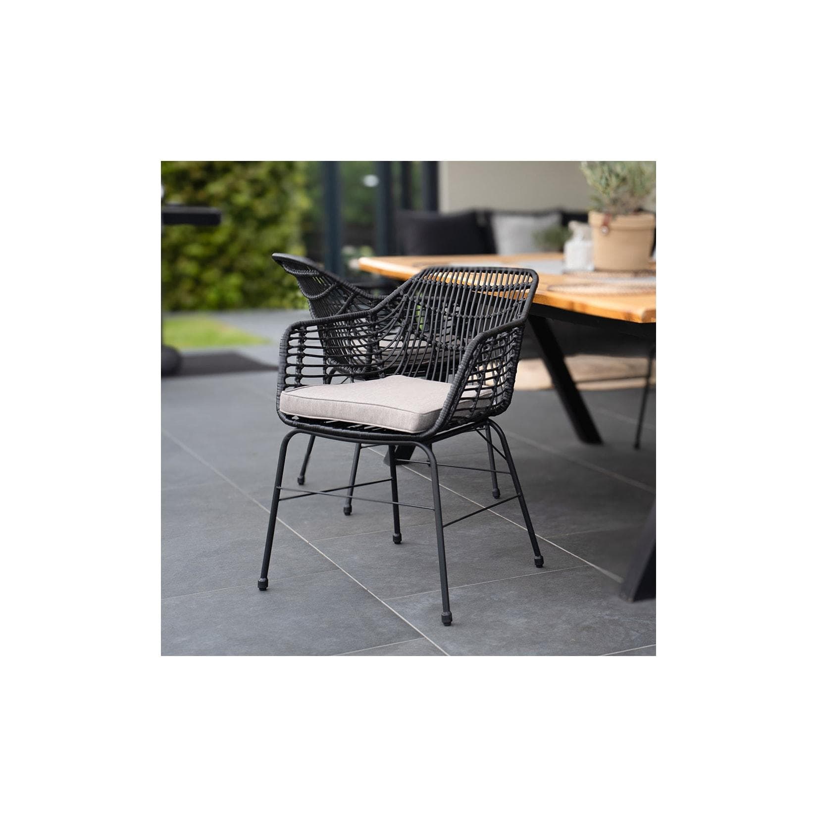 HOME DELUXE Gartenstuhl TARA mit Kissen Schwarz/Beige