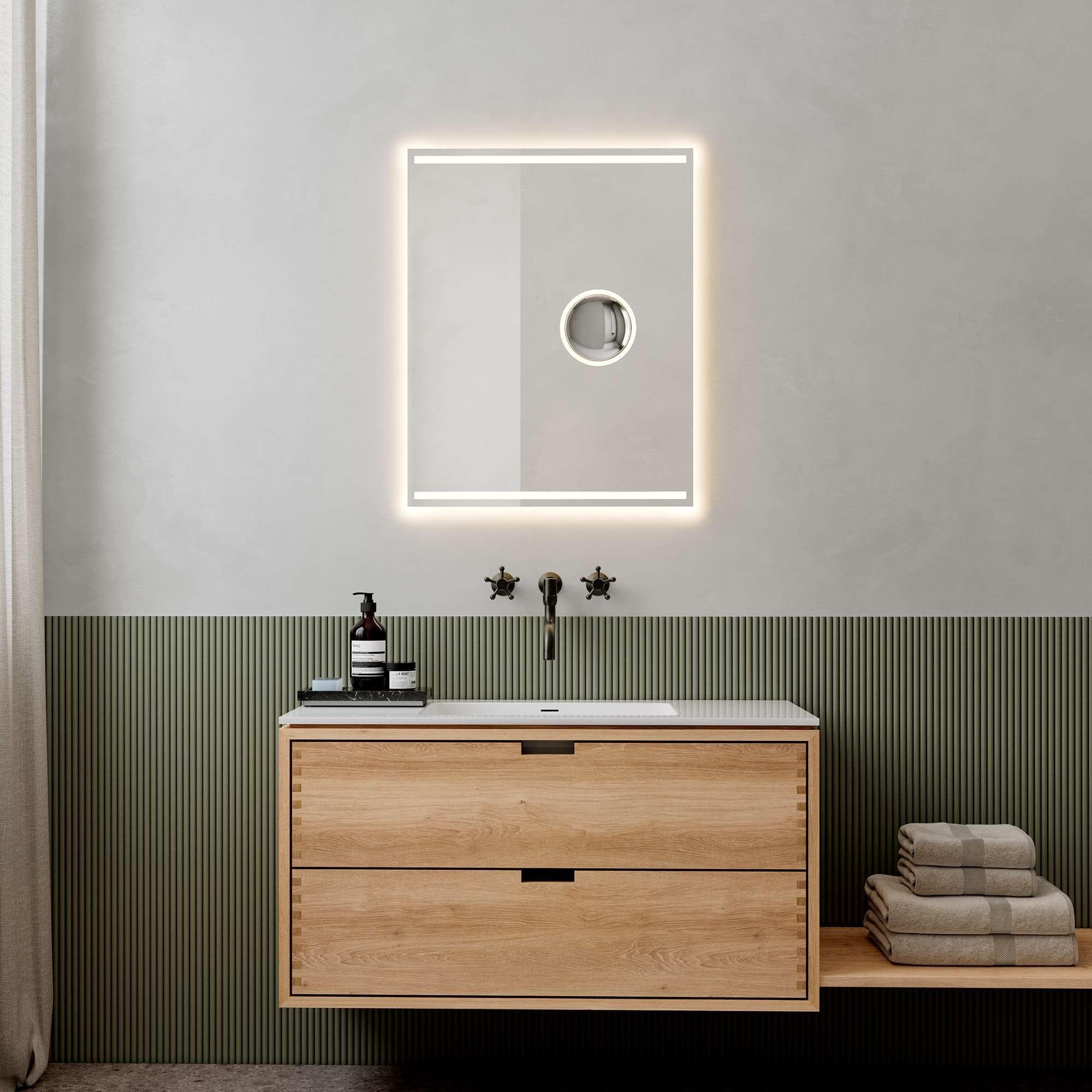 Badspiegel LOEVSCHALL Focus mit LED-Beleuchtung und 5-facher Vergrößerung