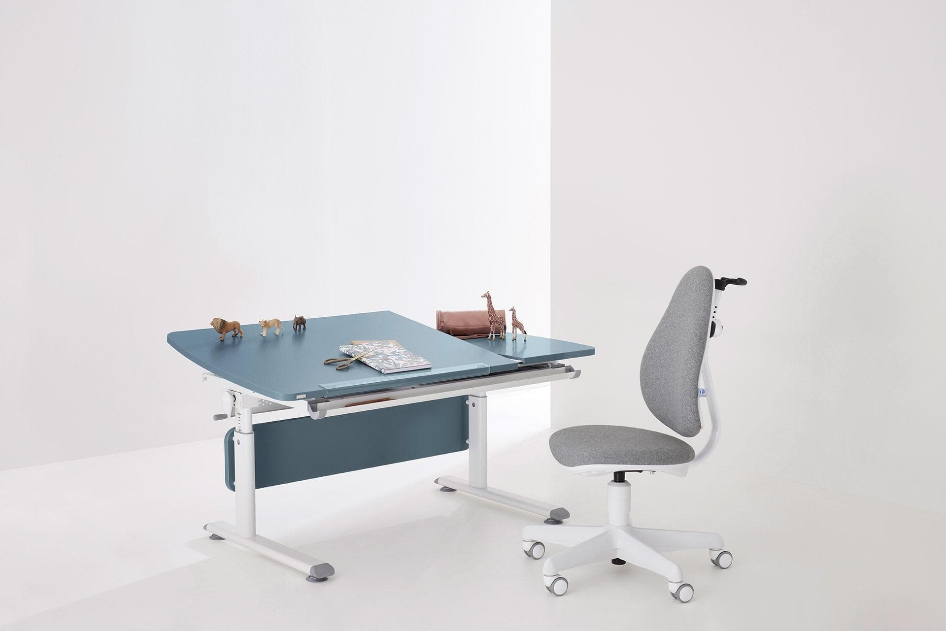 PAIDI Kinderschreibtisch DIEGO CURVED GT Höhenverstellbar Neigbar Mattblau Weiß