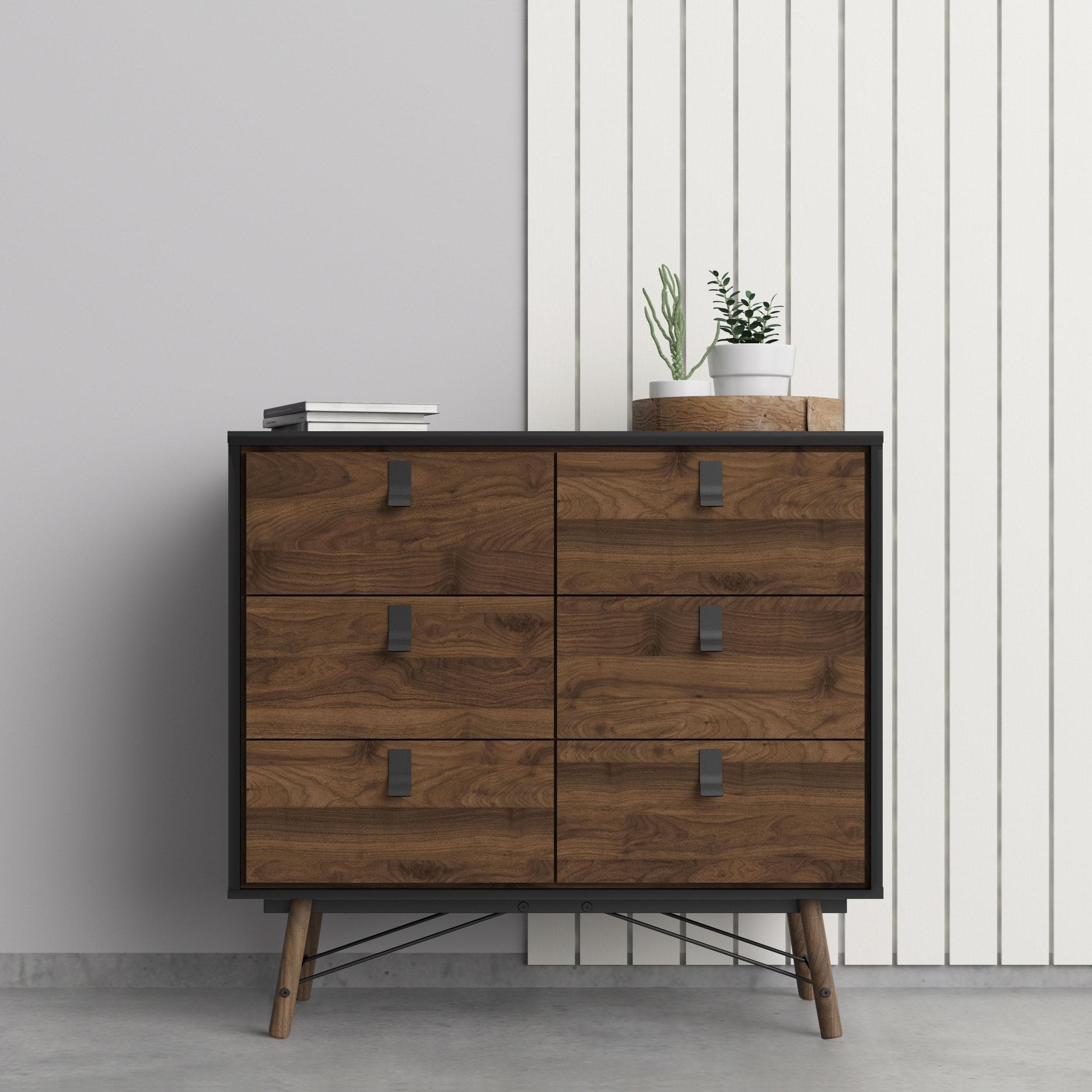 Kommode oder Sideboard im nordischen Stil