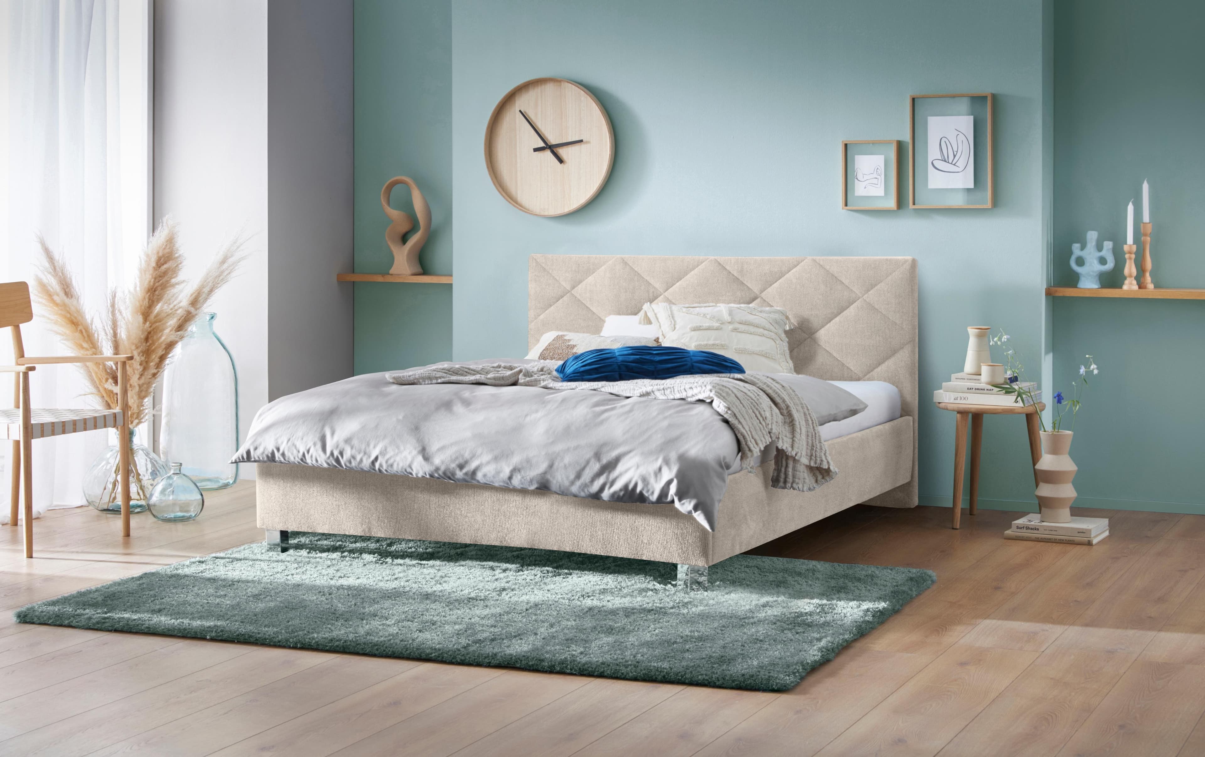 Polsterbett mit Rautensteppung und Matratzenwahl