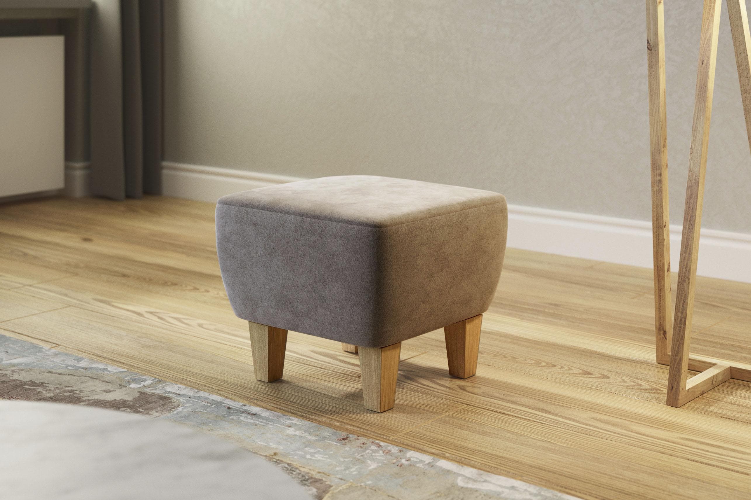 Gemütlicher Polsterhocker mit Eichenfüßen